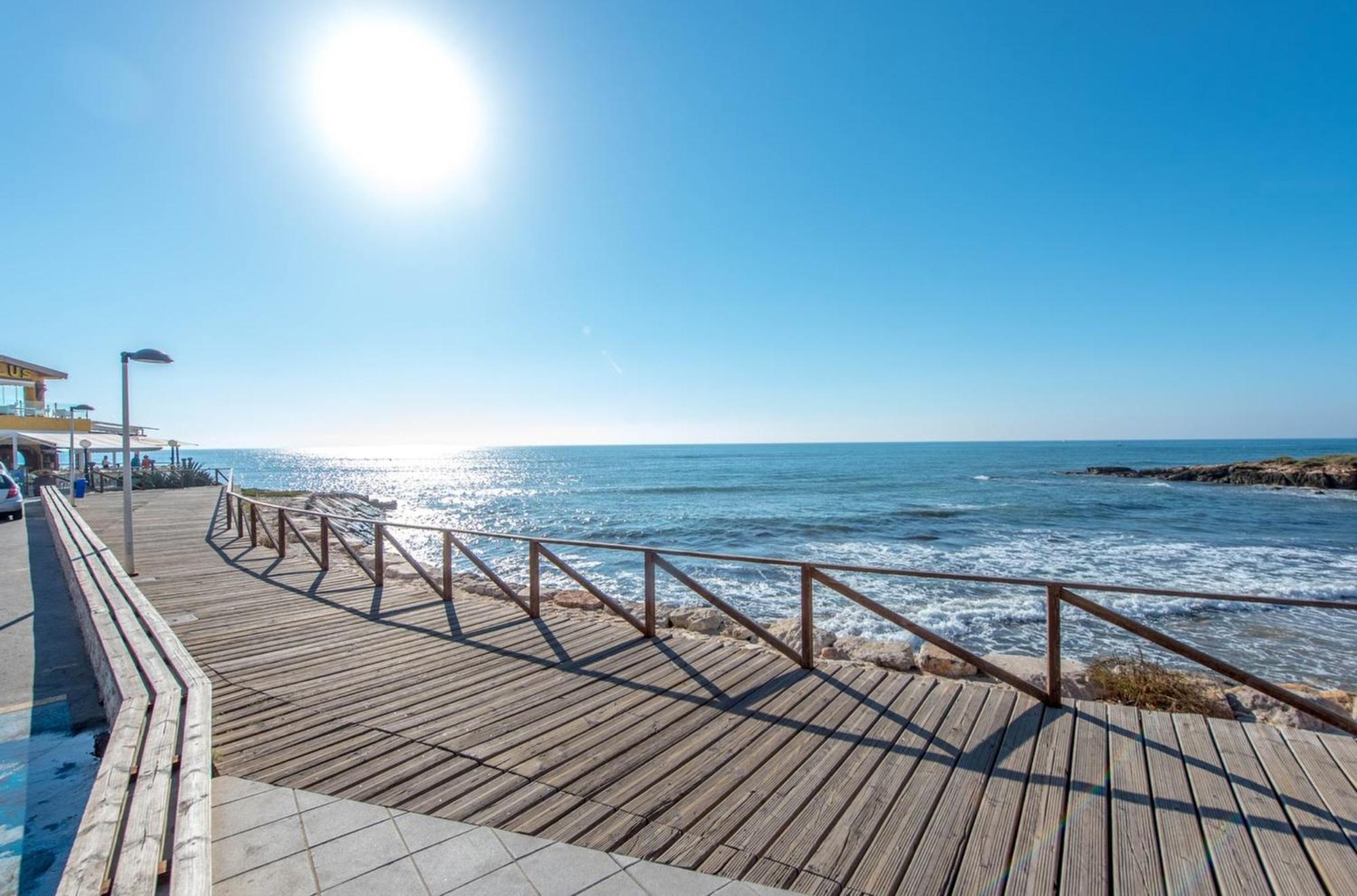 Punta Prima - Sun & Beach & Golf & Bike - Spanish South-Facing Terrace Apartment - La Recoleta - By The Sea تورّيفيِخا المظهر الخارجي الصورة